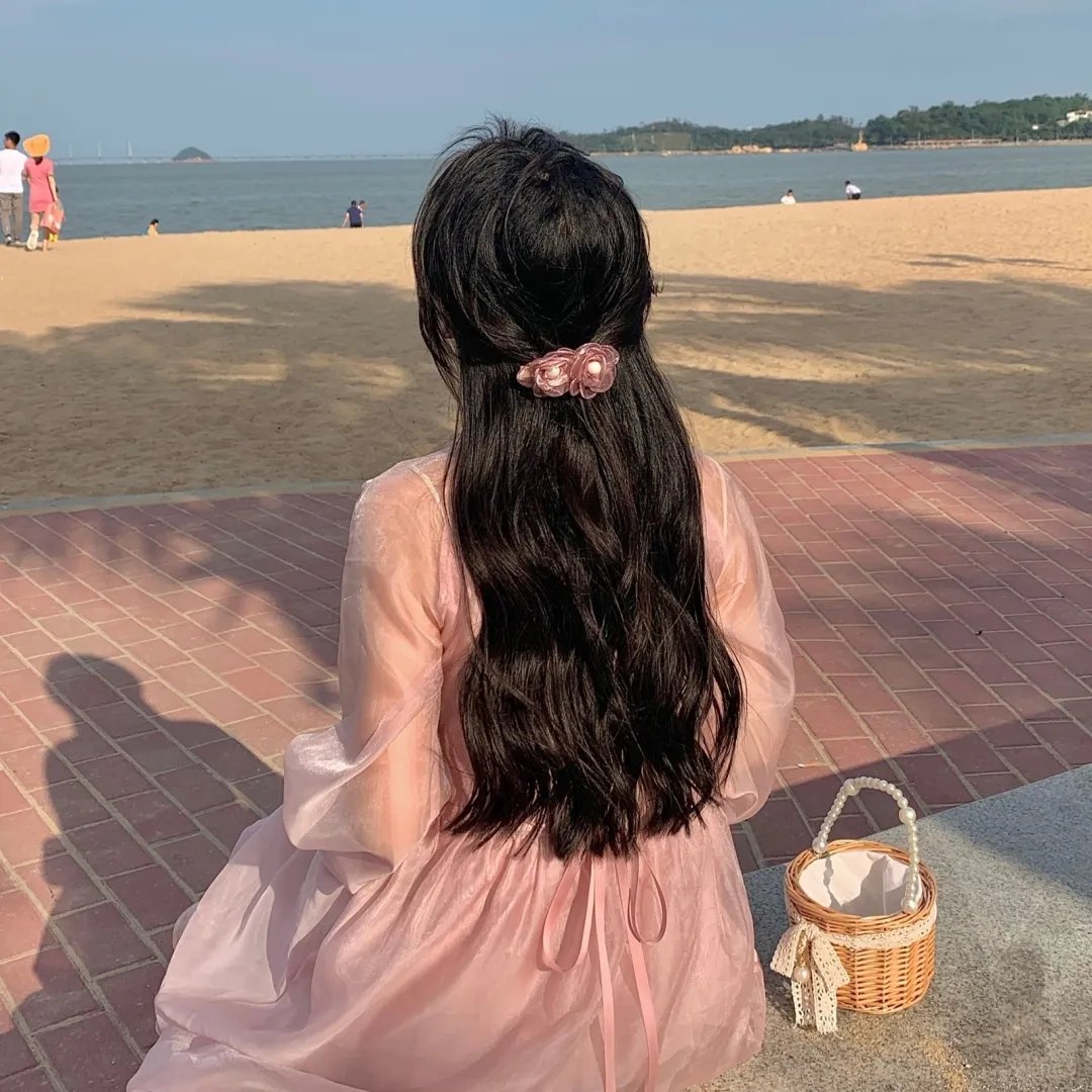 捡了个霸总回家卖椰子